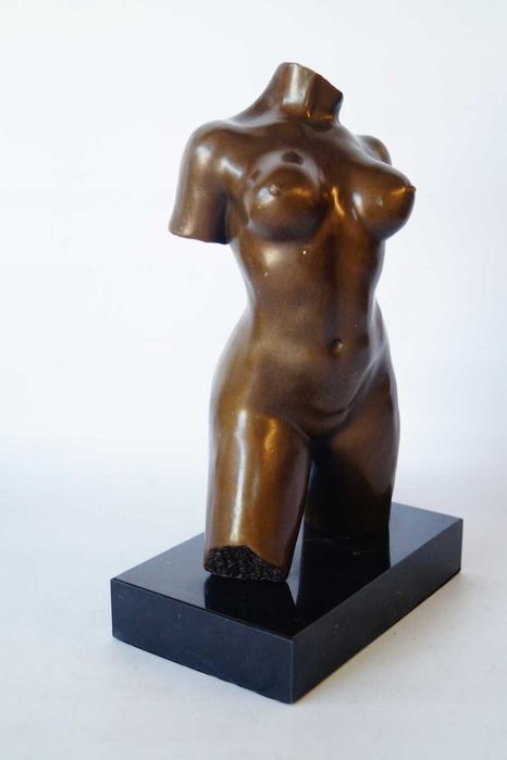 KOBIETA figura z brązu bez rąk rzeźba nowoczesna 1