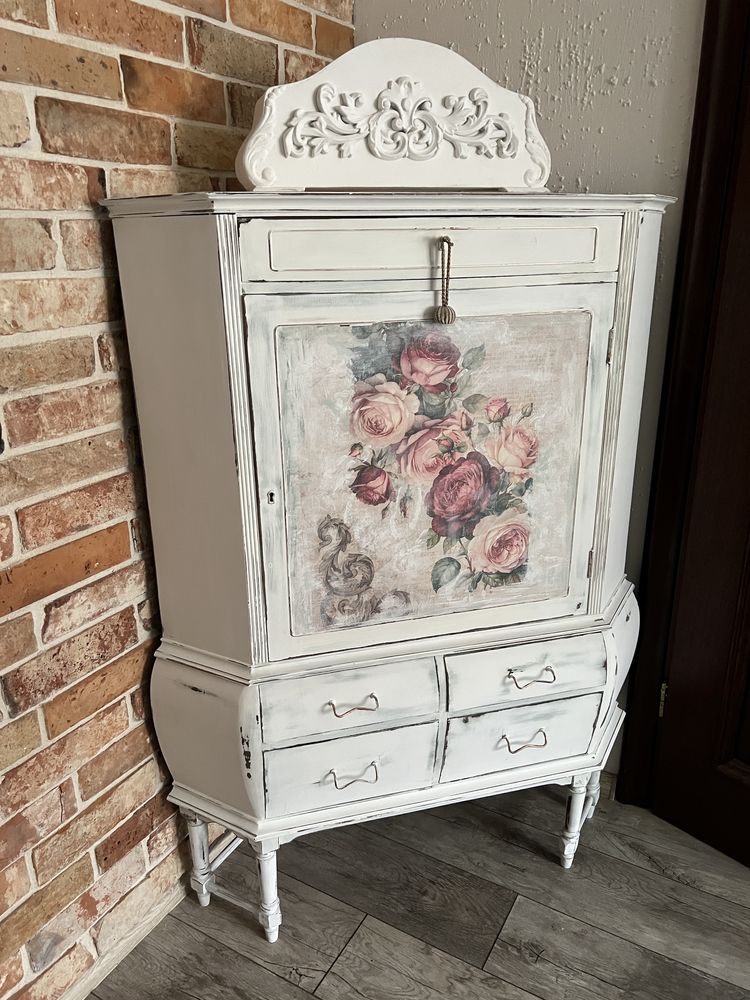 Komoda wysoka narożnikowa shabby chic