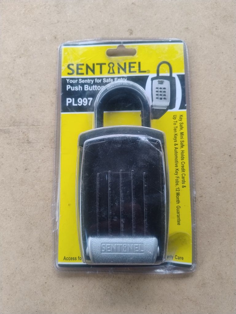 Sejf na klucze Sentinel PL997 depozyt na kod.