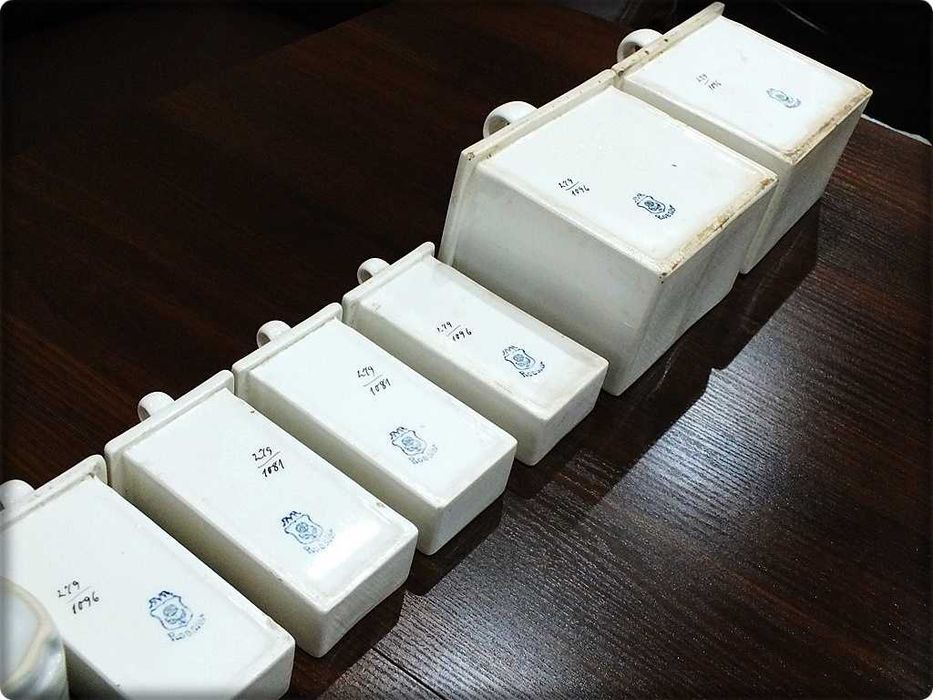 Zestaw Stare pojemniki kuchenne porcelana Roesler na przyprawy z PRL