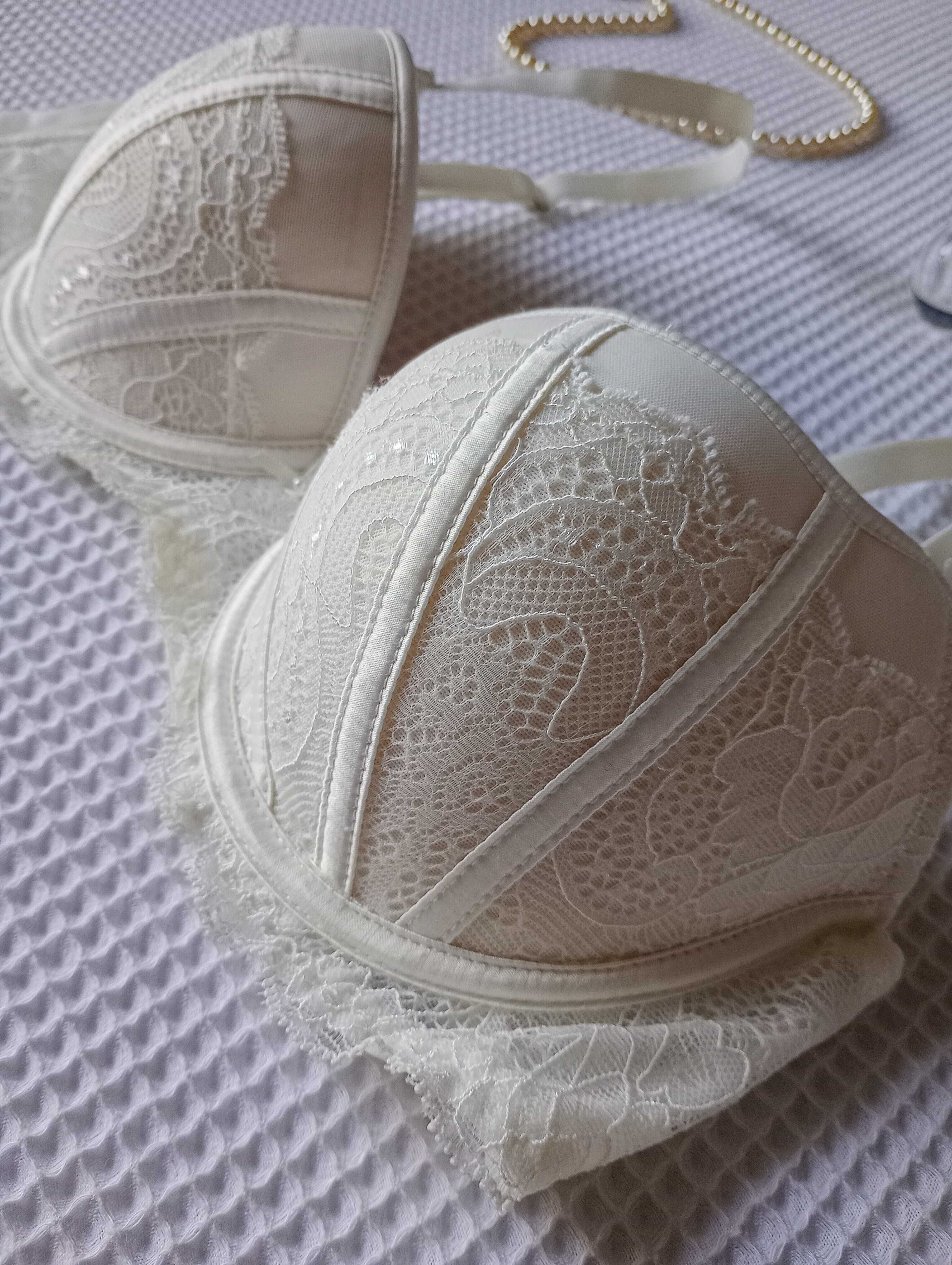 biustonosz Reserved elegancki