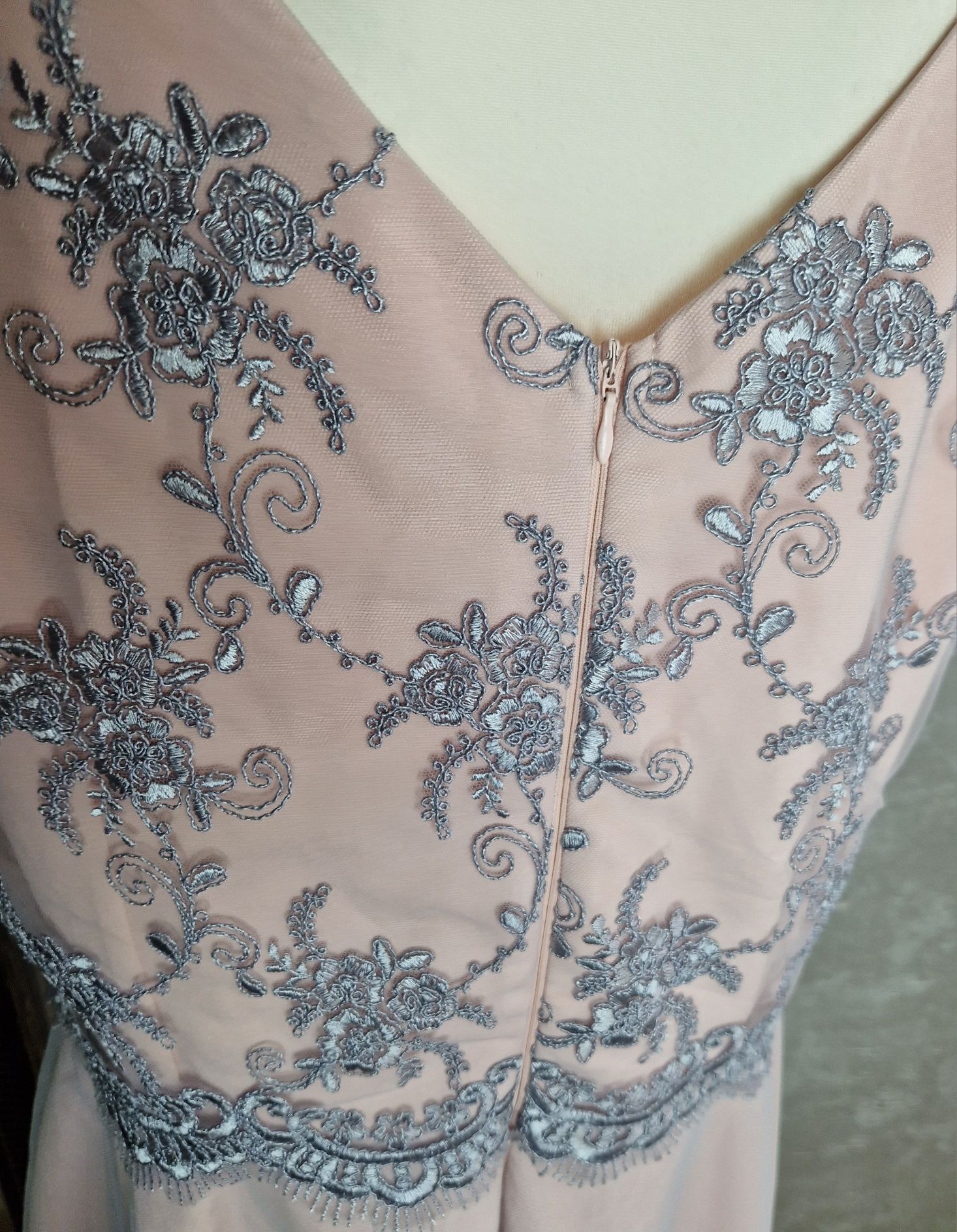 Elegancka sukienka na okazje 42 44 pudrowy róż z koronką na komunie