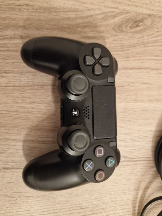 PlayStation 4 (PS4) 1TB  | 2 Comandos Originais | 2