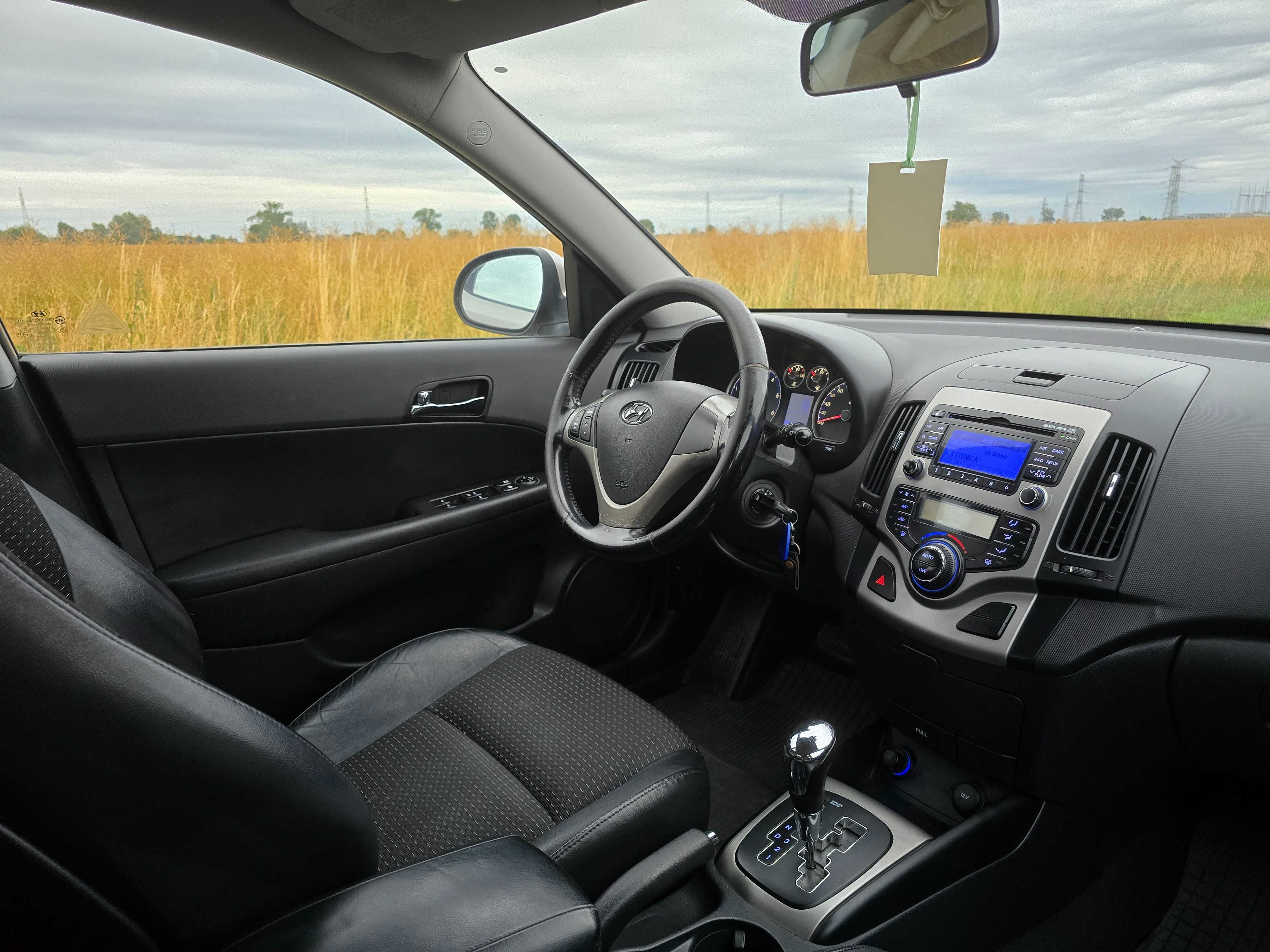 Hyundai i30 1.6 CRDi 115 KM • Beżowy • Skóra • AUTOMAT