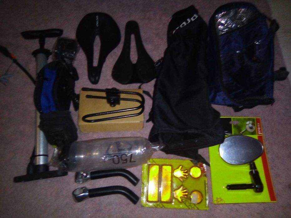 Siodełka,amortyzator,sakwy,pompka..