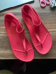 Crocs serena flip w7