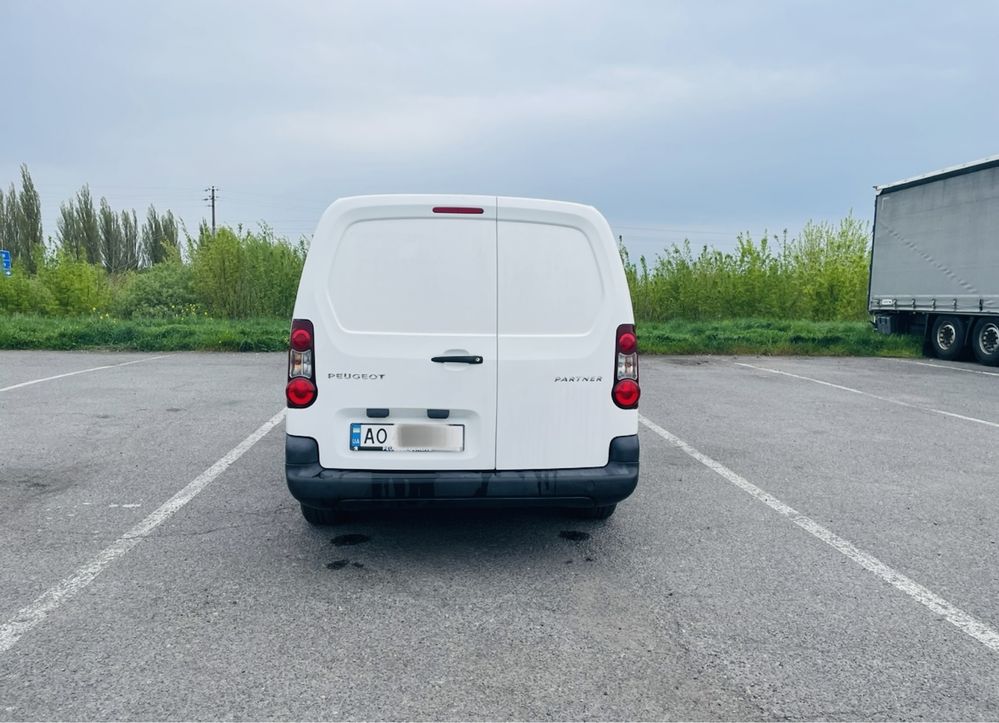 Автомобіль peugeot partner maxi  пробіг