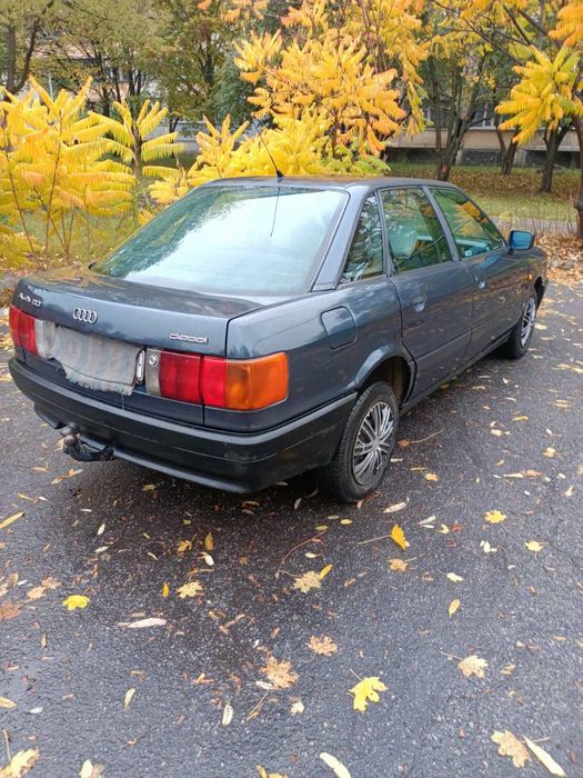 Автомобіль Audi 80