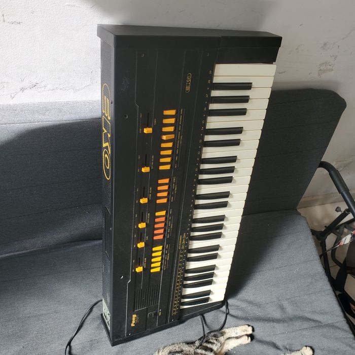 synth piano eko pony