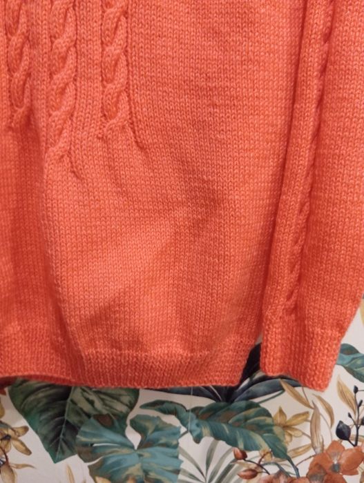 Ciepły sweter damski koralowy handmade M/L