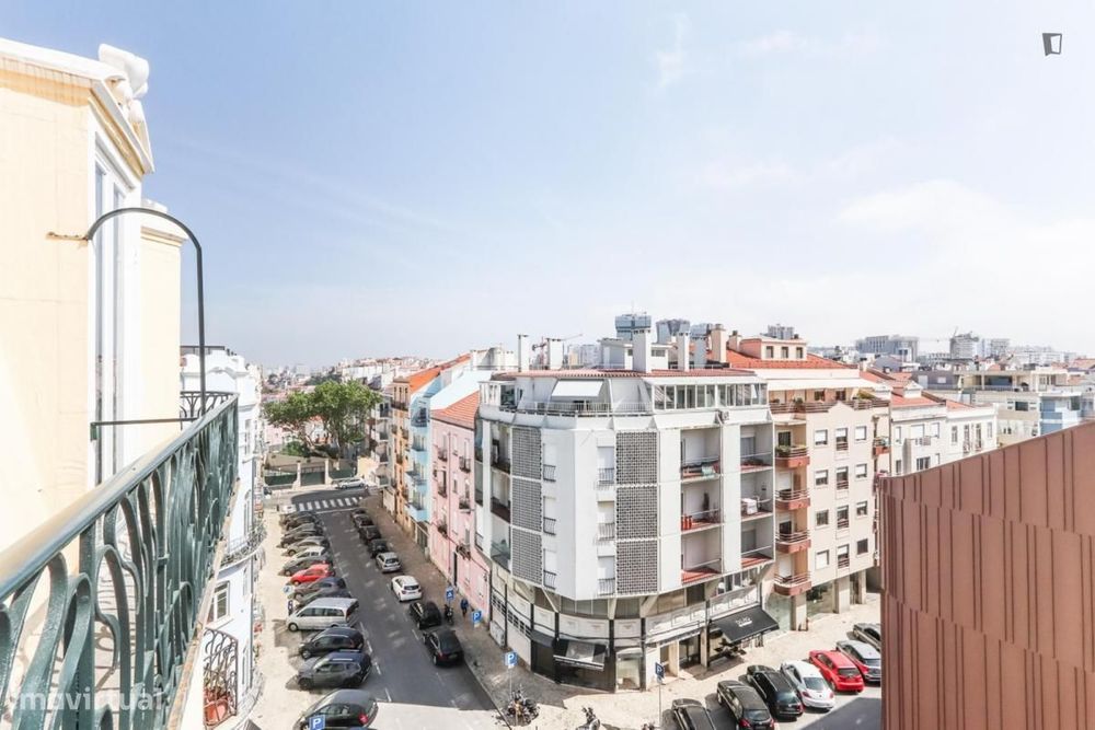 Quarto - localizado em Campo de Ourique Lisbon