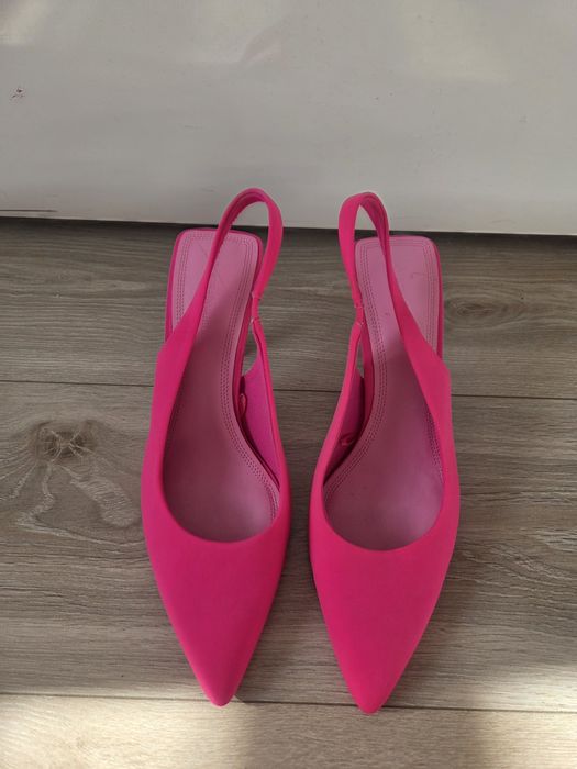 Różowe buty na obcasie Stradivarius 39