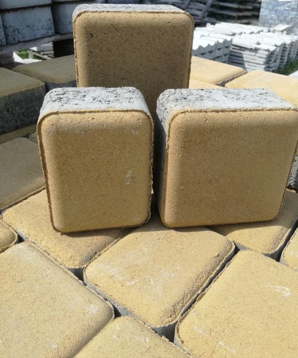 Бруківка.Старе місто, Римський камінь