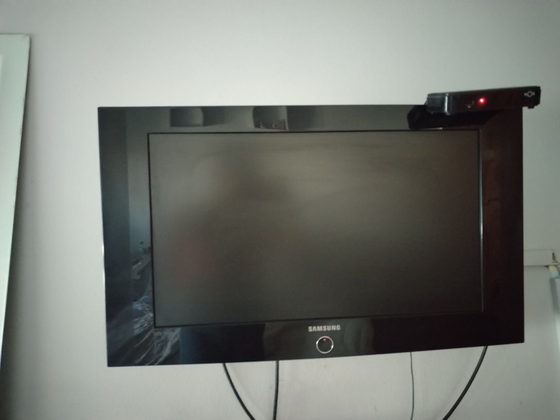 TV Samsung com comando