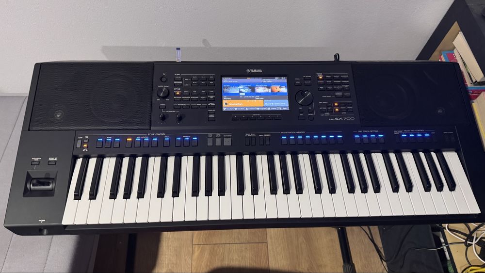 Yamaha PSR SX700 ideał na gwarancji jak nowy