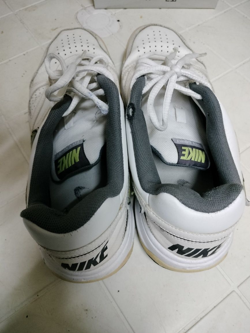 Sapatilhas Nike de jogar tênis