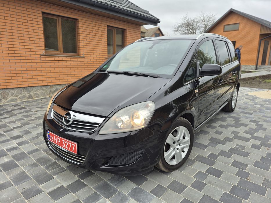 Свіжопригнаний Opel Zafira B(2010 рік.1.8 бензин.7 місць)