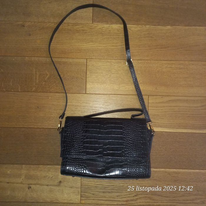 Czarna torebka listonoszka Venezia