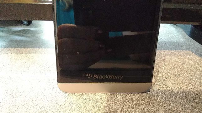 Телефон blackberry Z30