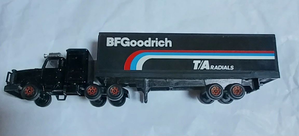 Miniatura antiga de camião Corgi