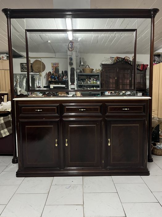 Aparador com espelho