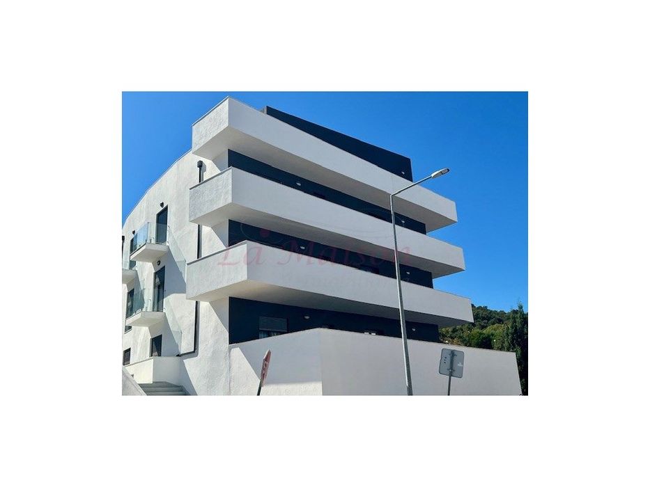 Apartamento T3+1 no Pinheiro de Loures