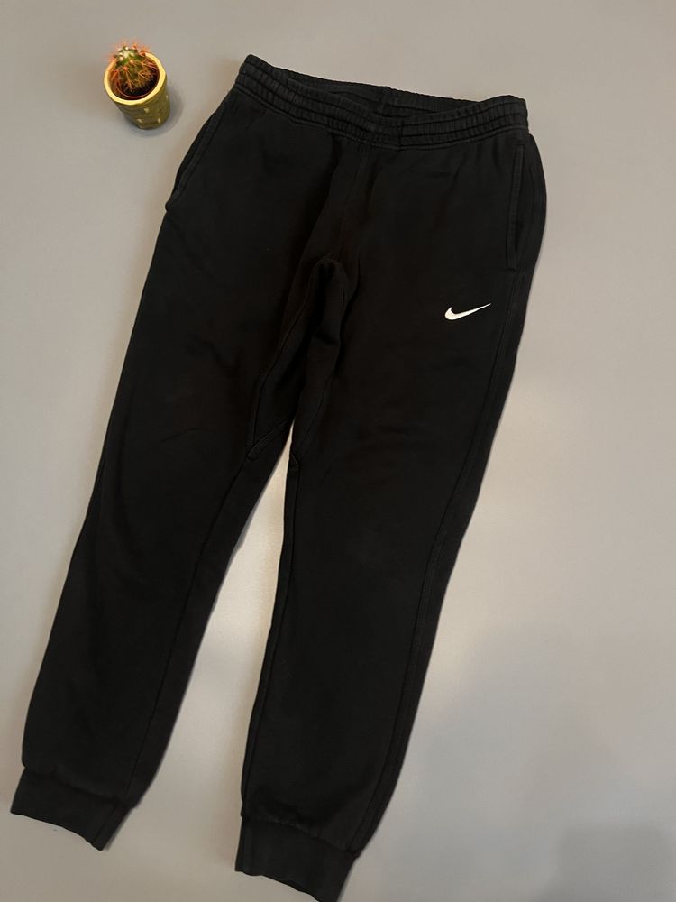 Базові штани  Nike