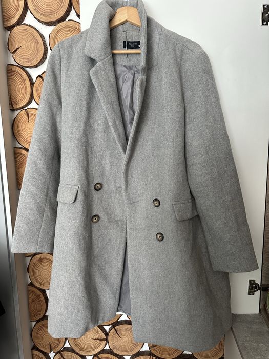 Damski płaszcz w popielatym kolorze Reserved