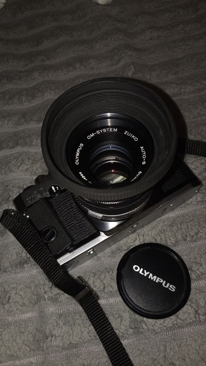 Плівкова камера Olympus OM20.
Olympus OM-20
