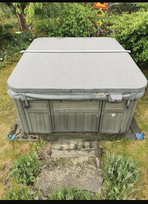 Jacuzzi zewnętrzne całoroczne 5 osobowe