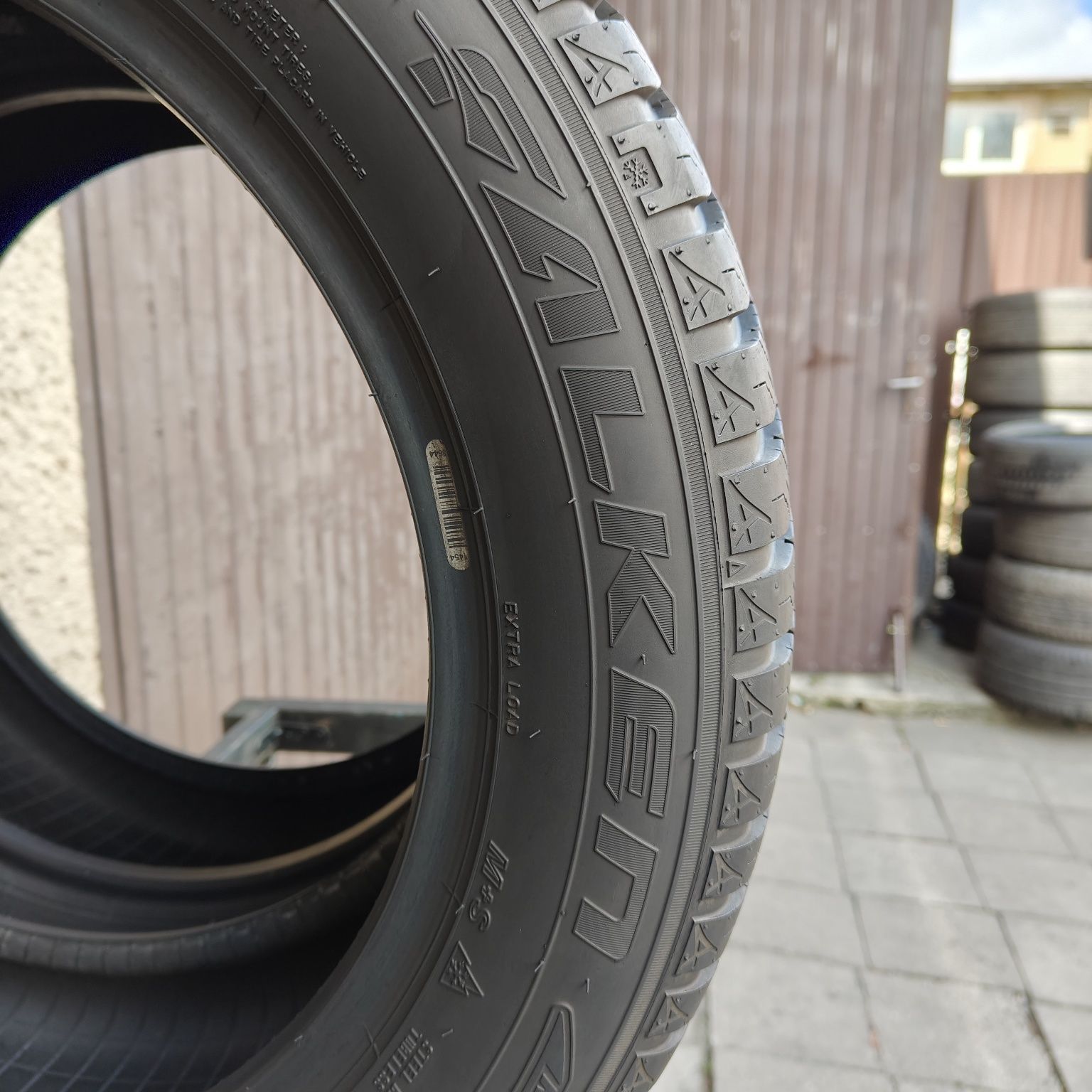 215/55/17 XL Sprzedam parę opon całorocznych Falken