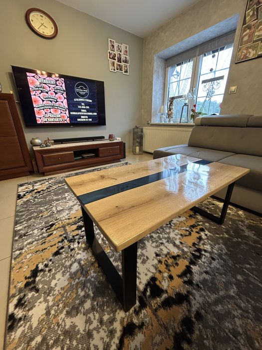 Stół z dębu i żywicy epoksydowej – unikatowy design ręcznie wykonany!