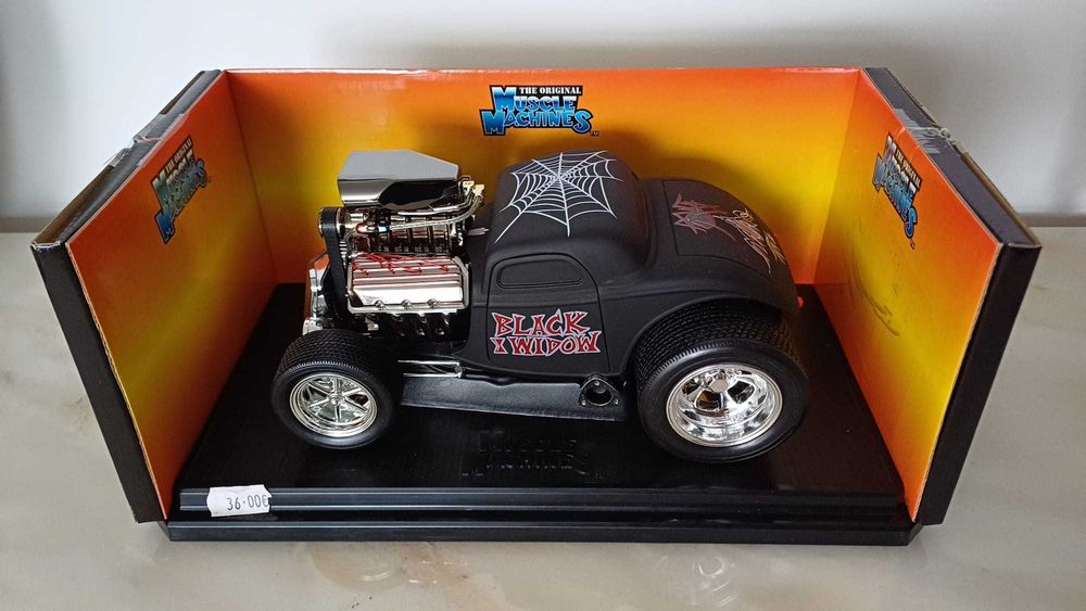 Miniatura '33 Ford Coupe MUSCLE MACHINES - MINICHAMPS Escala 1:18