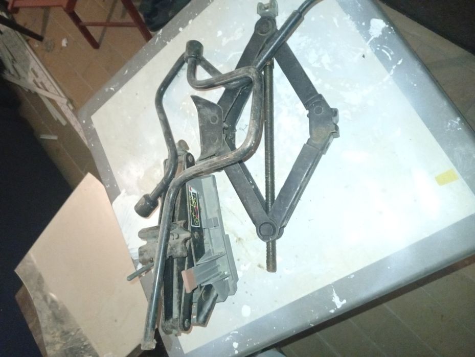 4 macacos elevatórias carros