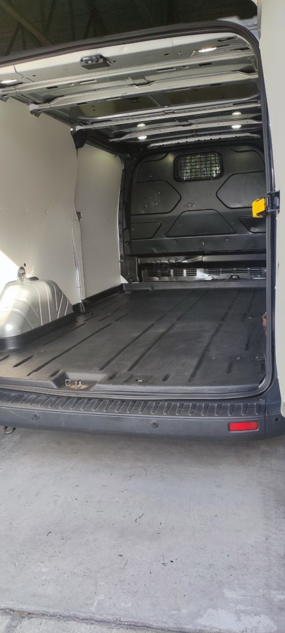 Бус Ford Transit Custom довга база
