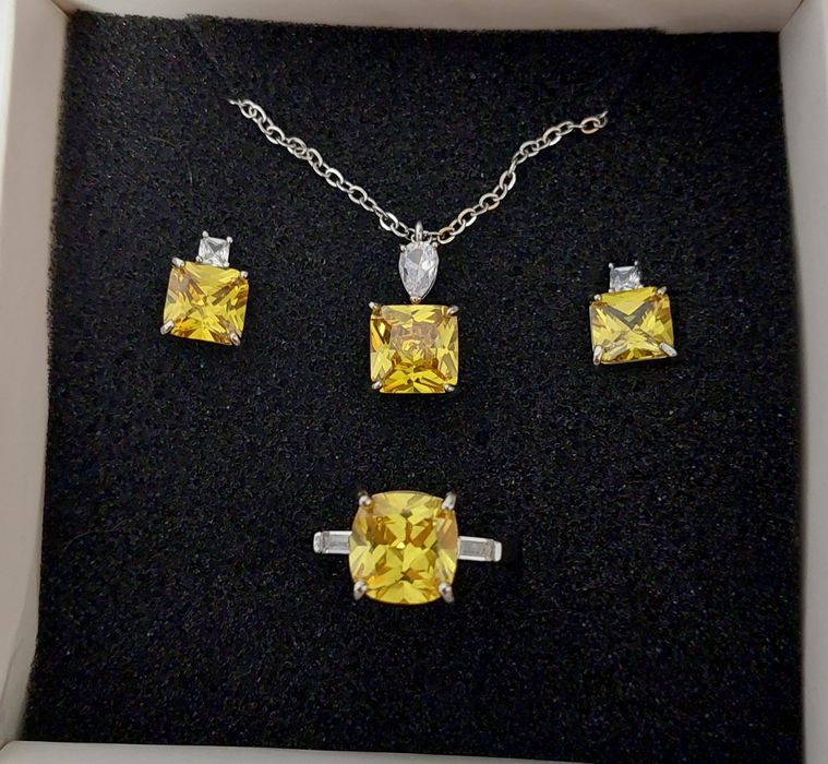 Новый набор украшений с желтым камнем (серьги, кольцо, кулон)