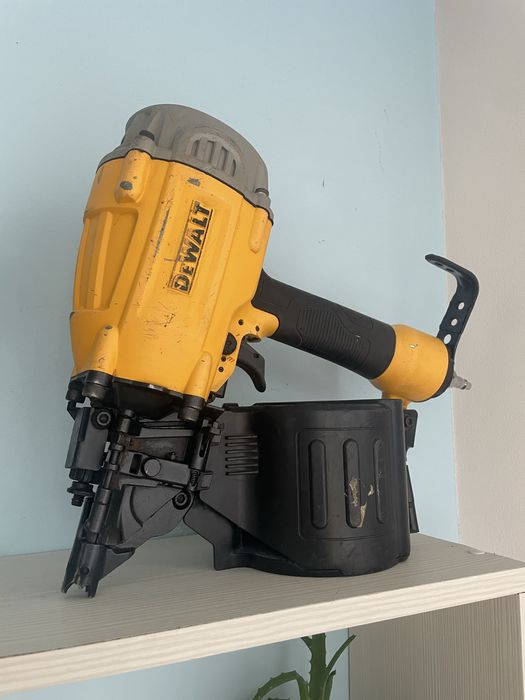 Dewalt DWF83C нейлер пневматичний молоток.