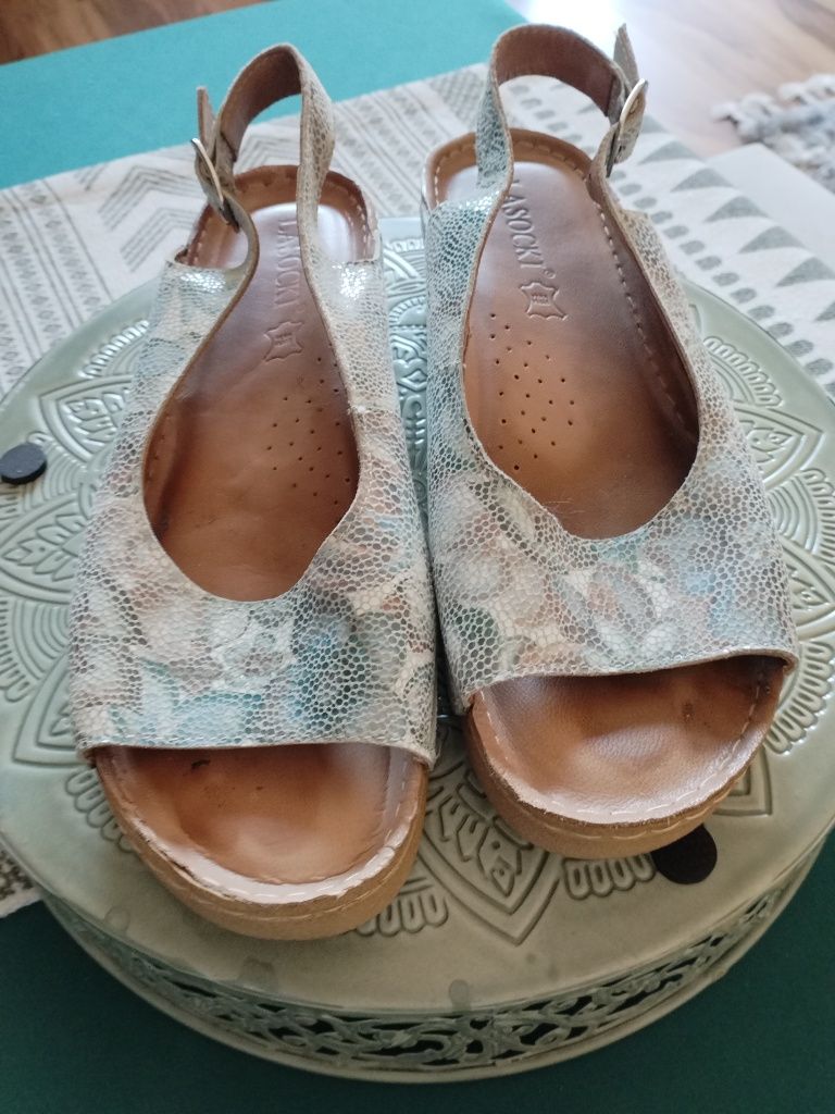 Sandaly skorzane Lasocki.