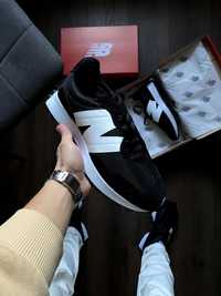 Гарні кросівки New Balance 327 Black & White