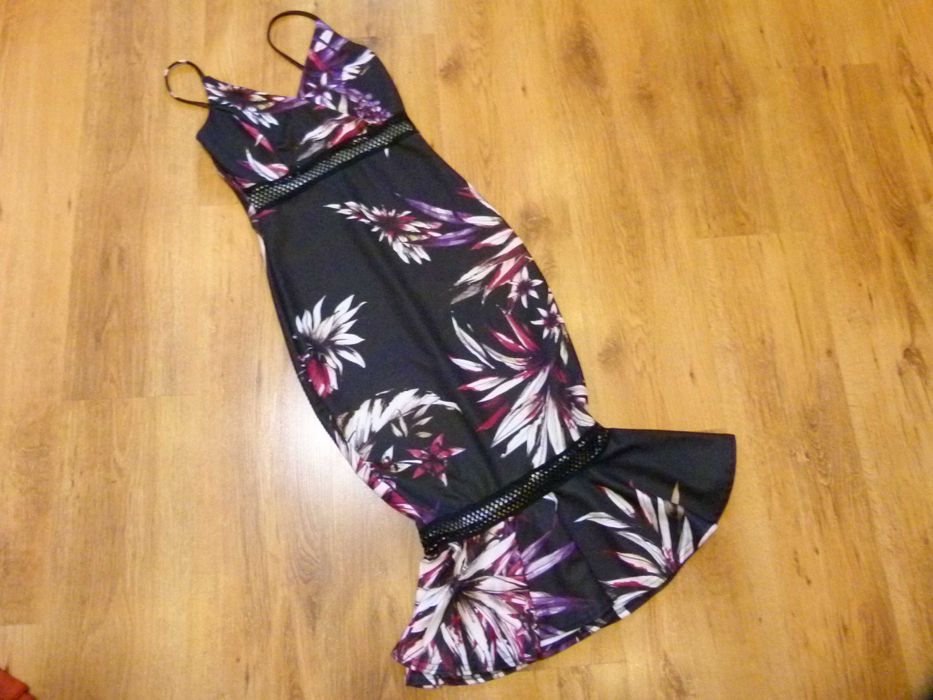 Sukienka elegancka wizytowa wąska "syrenka" czarna  wzorki rozm 32 XXS