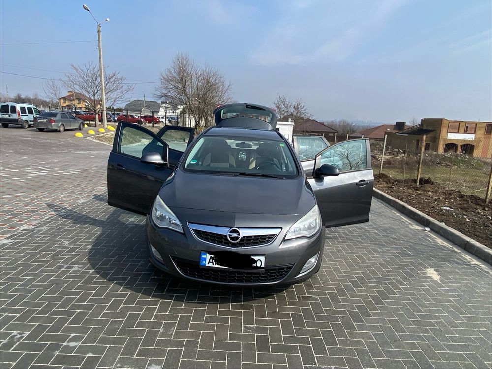 Продам авто opel astra j