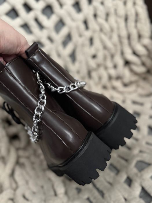 Botki czekoladowe ala Martensy ze skóry wegańskiej Tijn