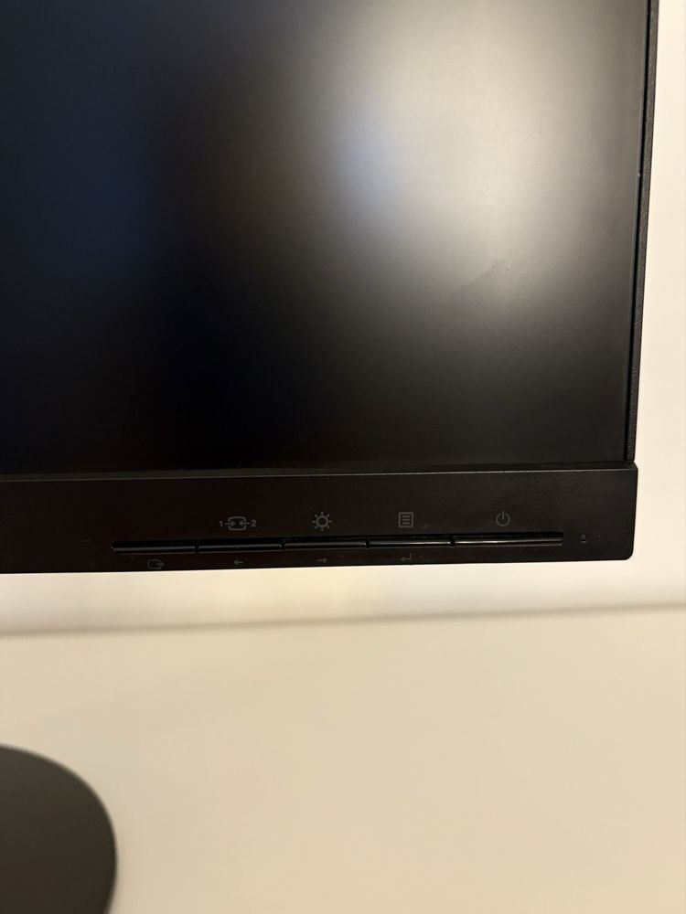 Monitor Lenovo 24” ThinkVision