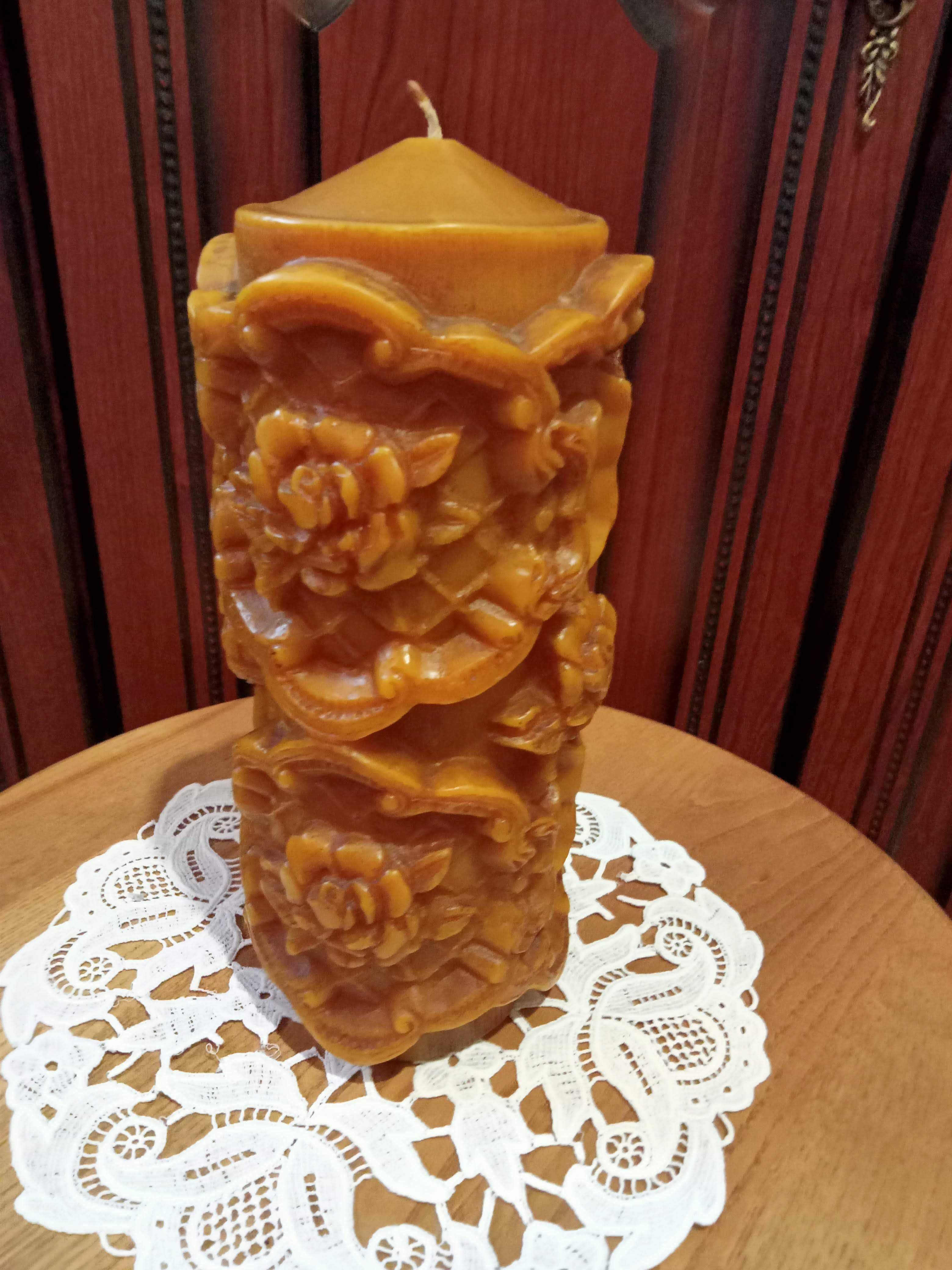 Свеча старинная, декоративная, восковая.