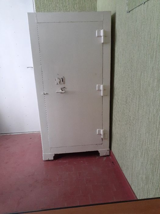 Сейф офісний залізний