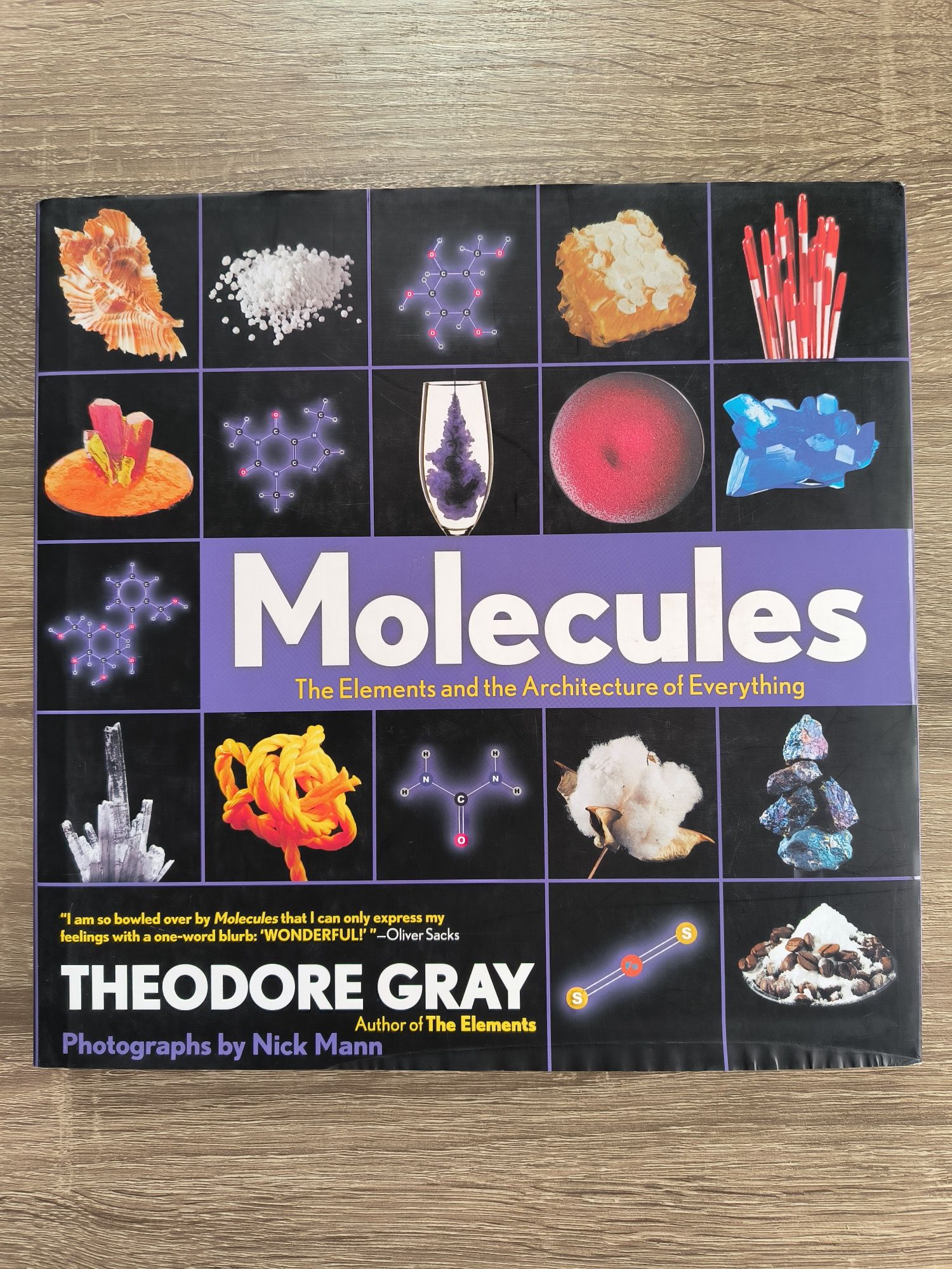 Книга англійською Theodore Gray Molecules