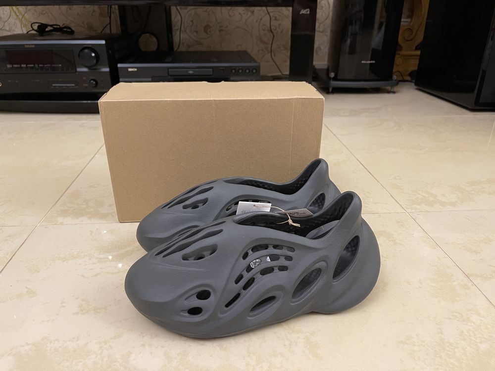 Фоам Ранеры Adidas Yeezy Foam Runner Carbon Оригинал