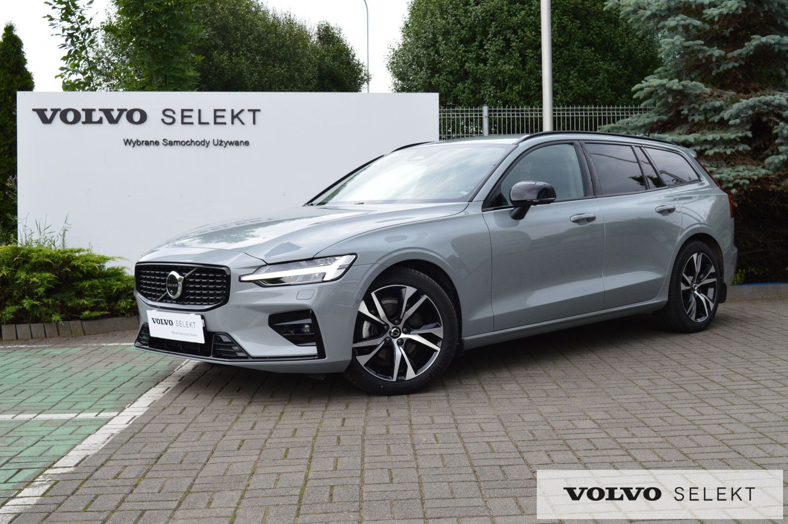 Volvo V60 B4 B Plus Dark