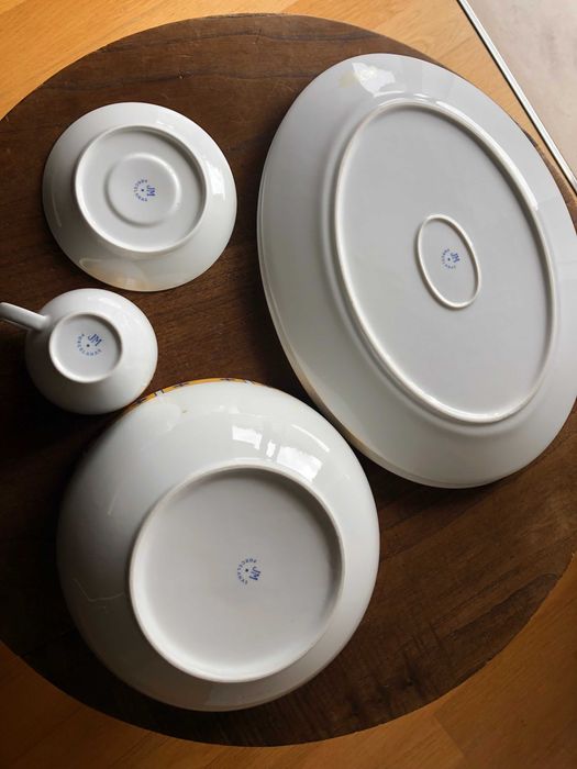 Saladeira, travessas e chávenas chá porcelana JM