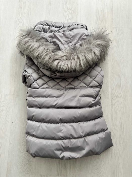 Жіноча зимова куртка GUESS (розмір М)